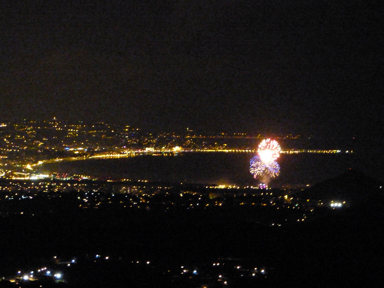 vue mer baie de Cannes nuit - chambres d'hôtes l'Estérel panoramique
